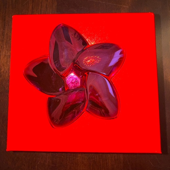 Baccarat Pink Crystal Flower - Picture 2 of 3